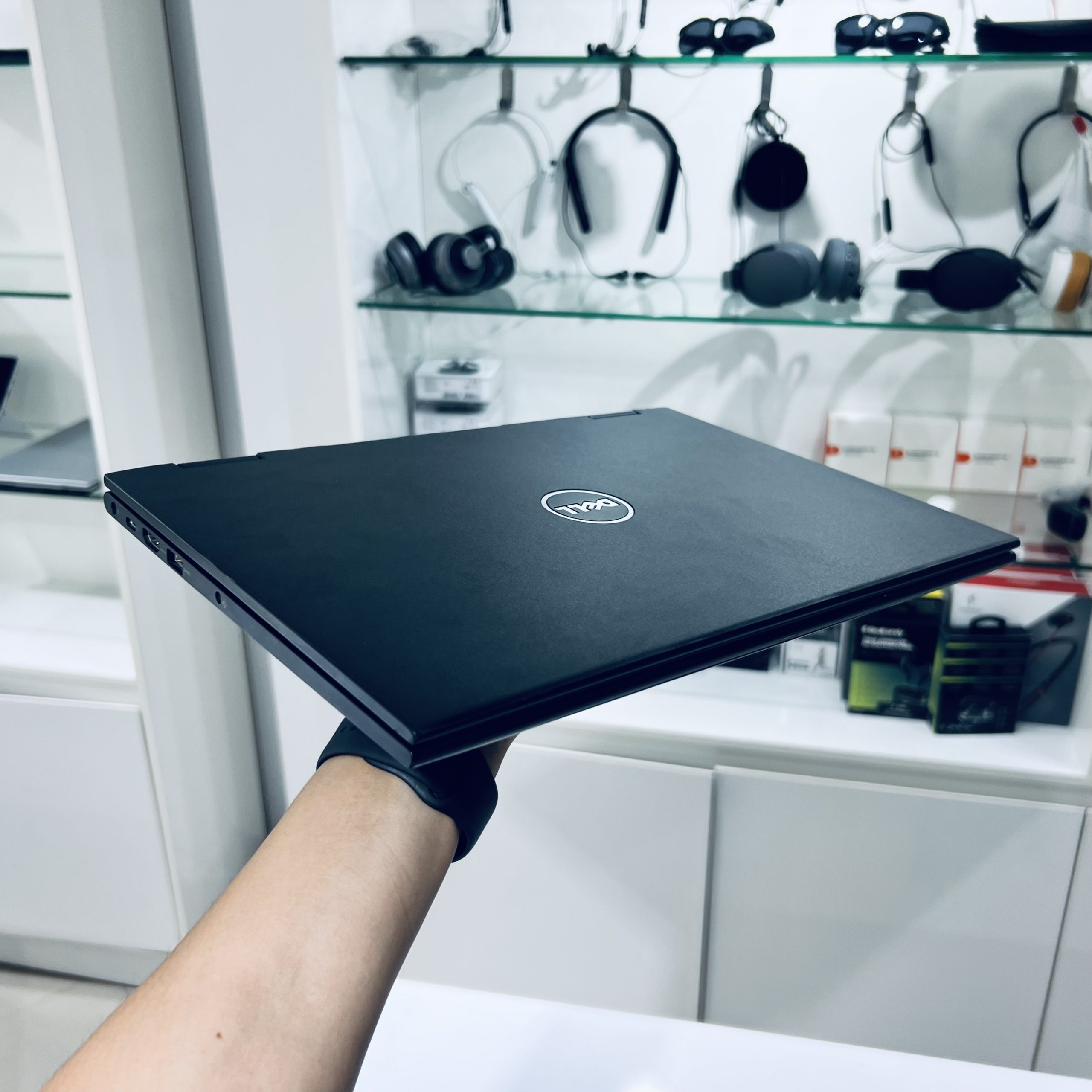 Laptop Dell Latitude 3390 2-in-1 ຈໍສຳພັດ ໝຸນໄດ້ 360 ອົງສາ
