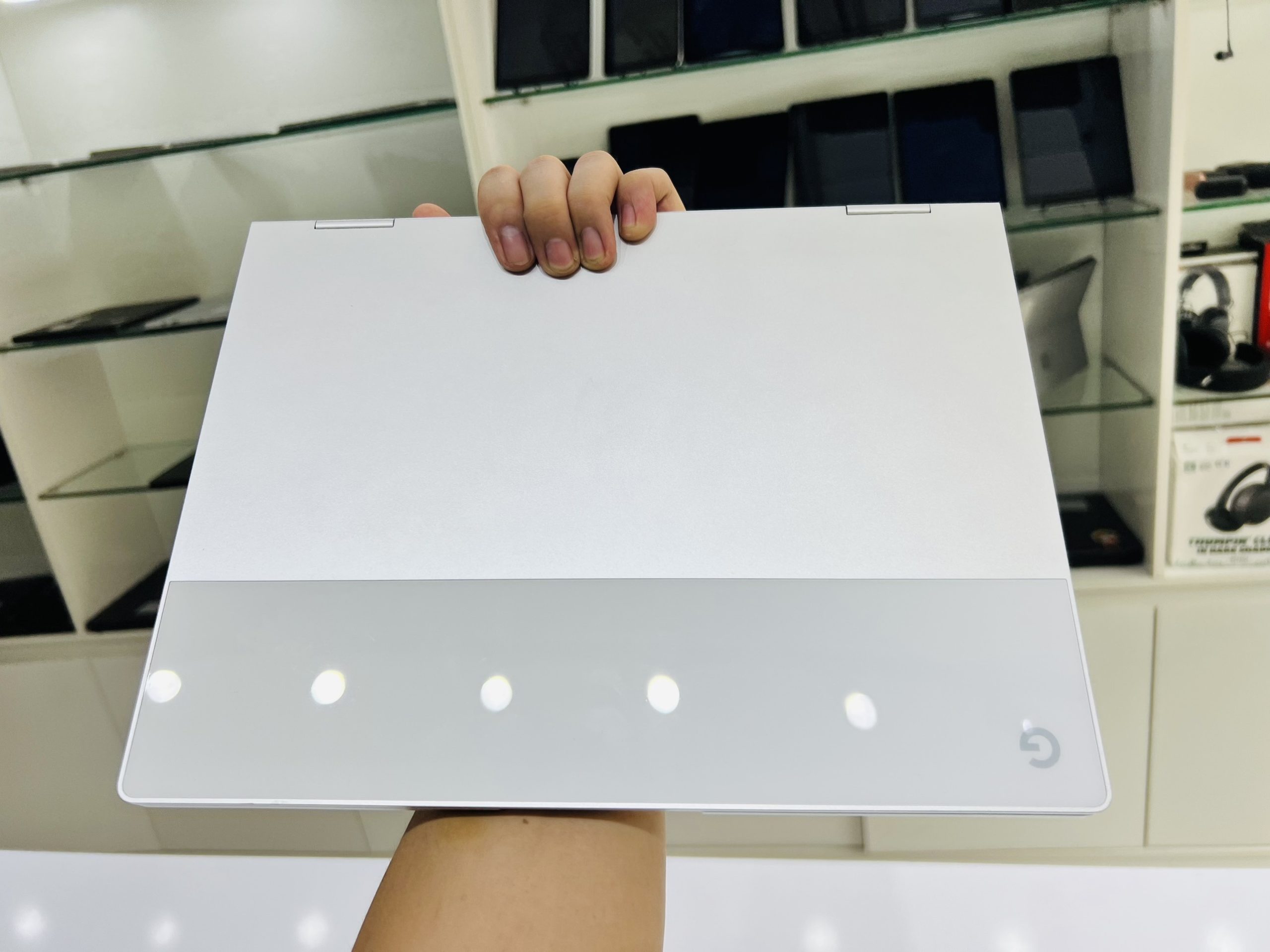 Google Pixelbook ໜ້າຈໍ 2K ບາງເບົາພິເສດ - Core i7/Ram 16GB/SSD 512GB (ເຄື່ອງໝົດແລ້ວ)