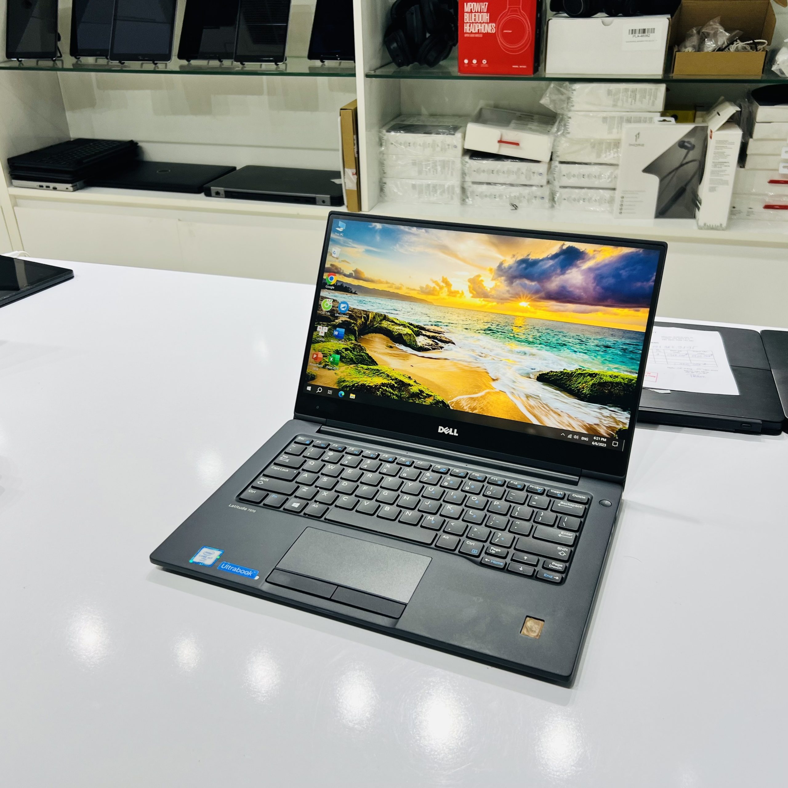 Laptop Dell Latitude 7370 Carbon - ບາງເບົາ, ລະດັບພຣີມຽມ (ເຄື່ອງໝົດແລ້ວ)