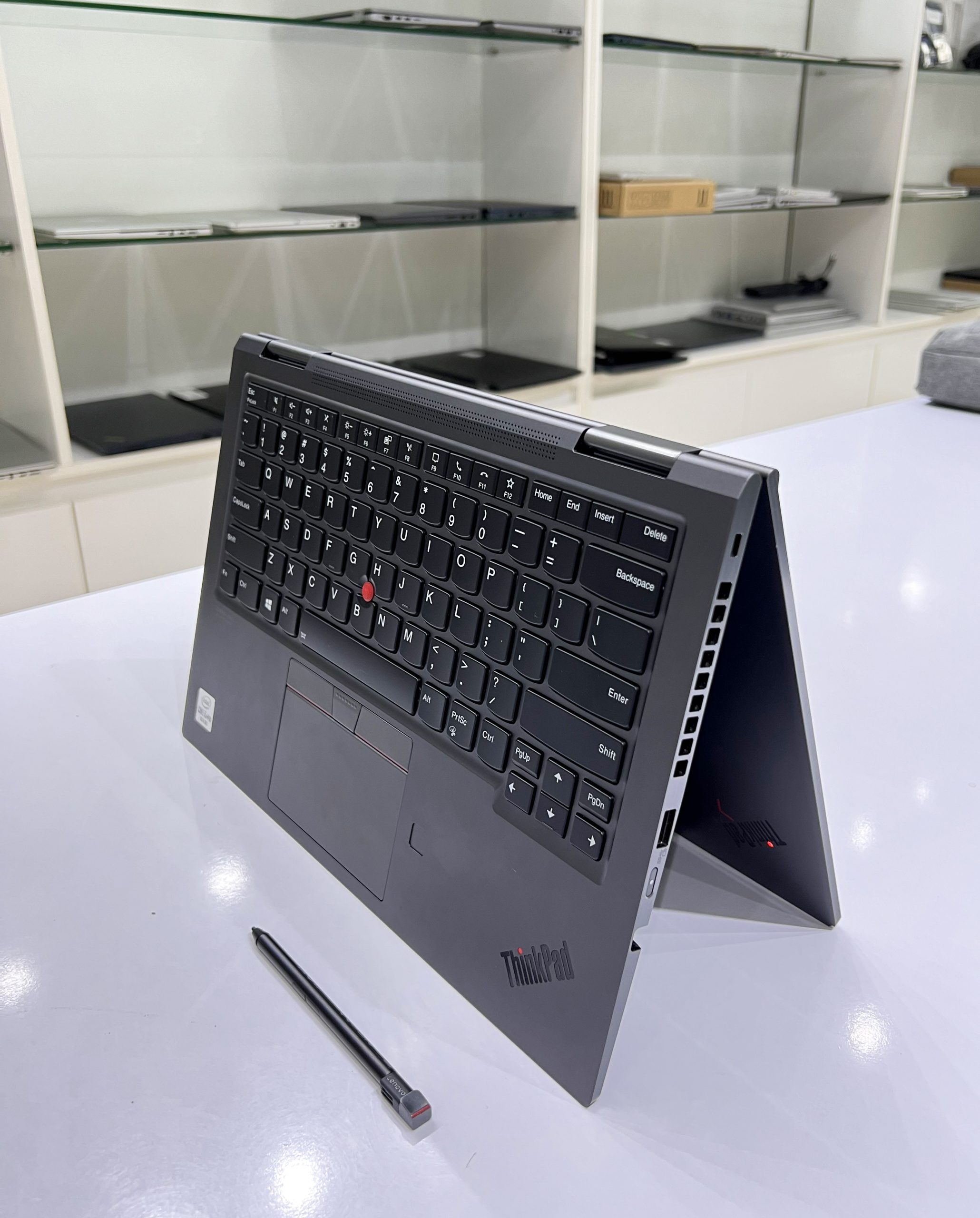 Lenovo Thinkpad X1 Yoga Gen 4 ໝູນພັບ 360 ອົງສາ