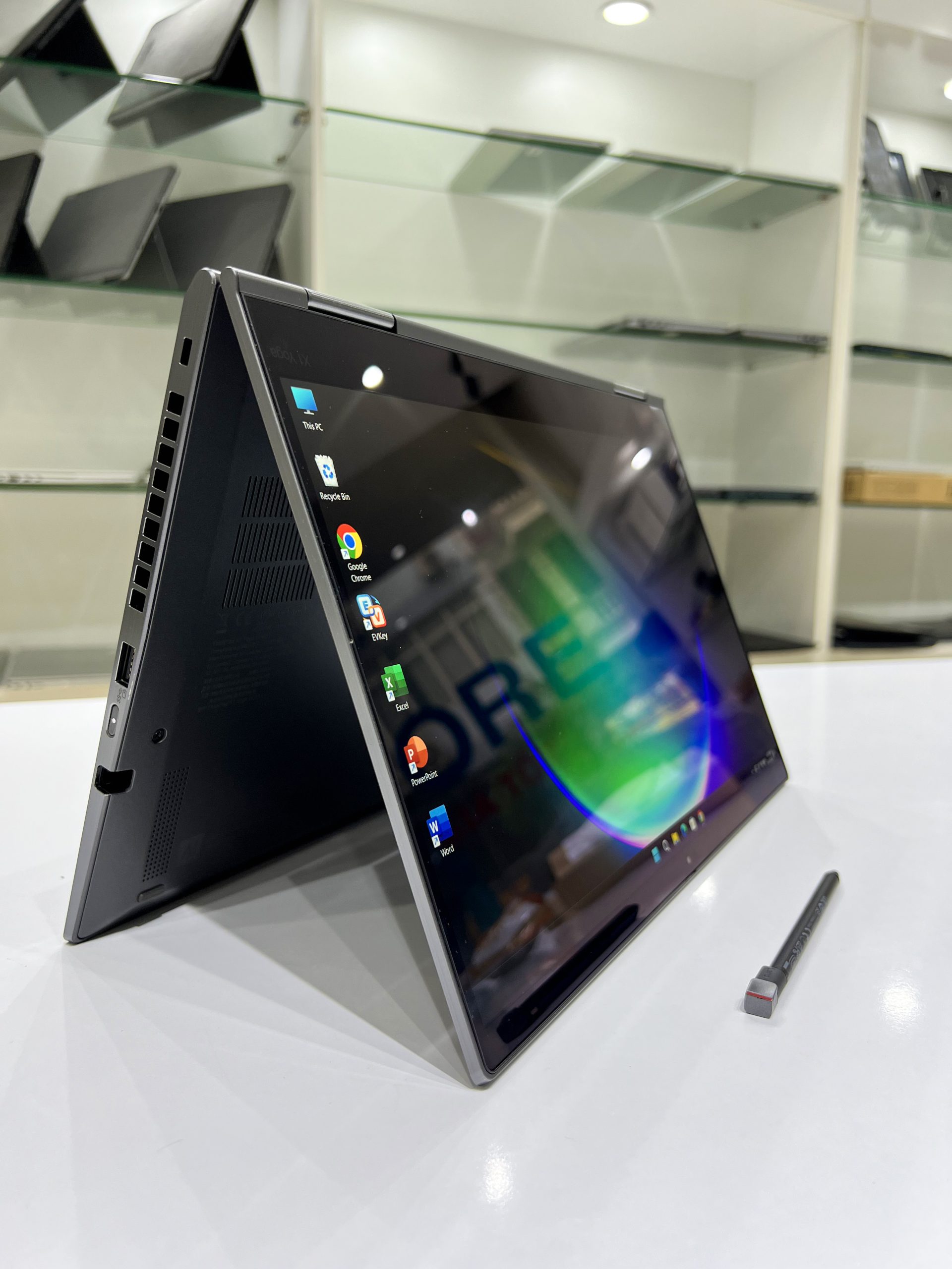 Lenovo Thinkpad X1 Yoga Gen 4 ໝູນພັບ 360 ອົງສາ