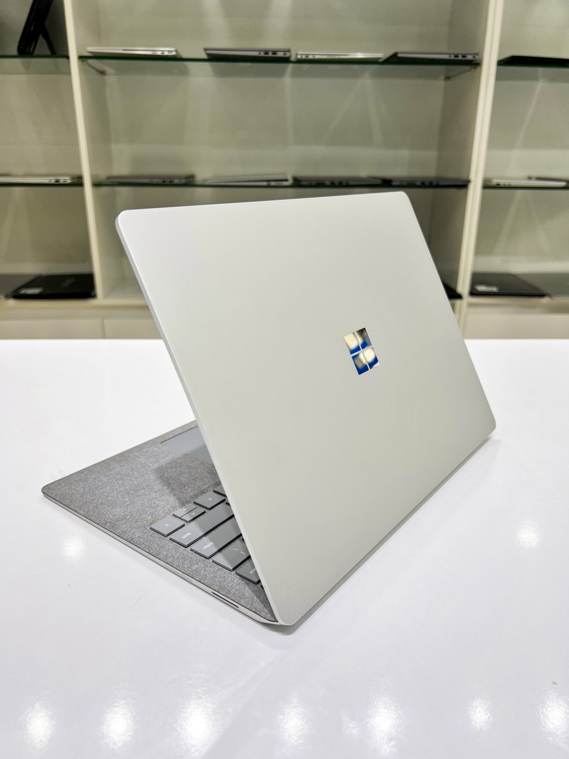 Microsoft Surface Laptop 1769 Gen 1 - ໜ້າຈໍ 2K ສຳພັດ
