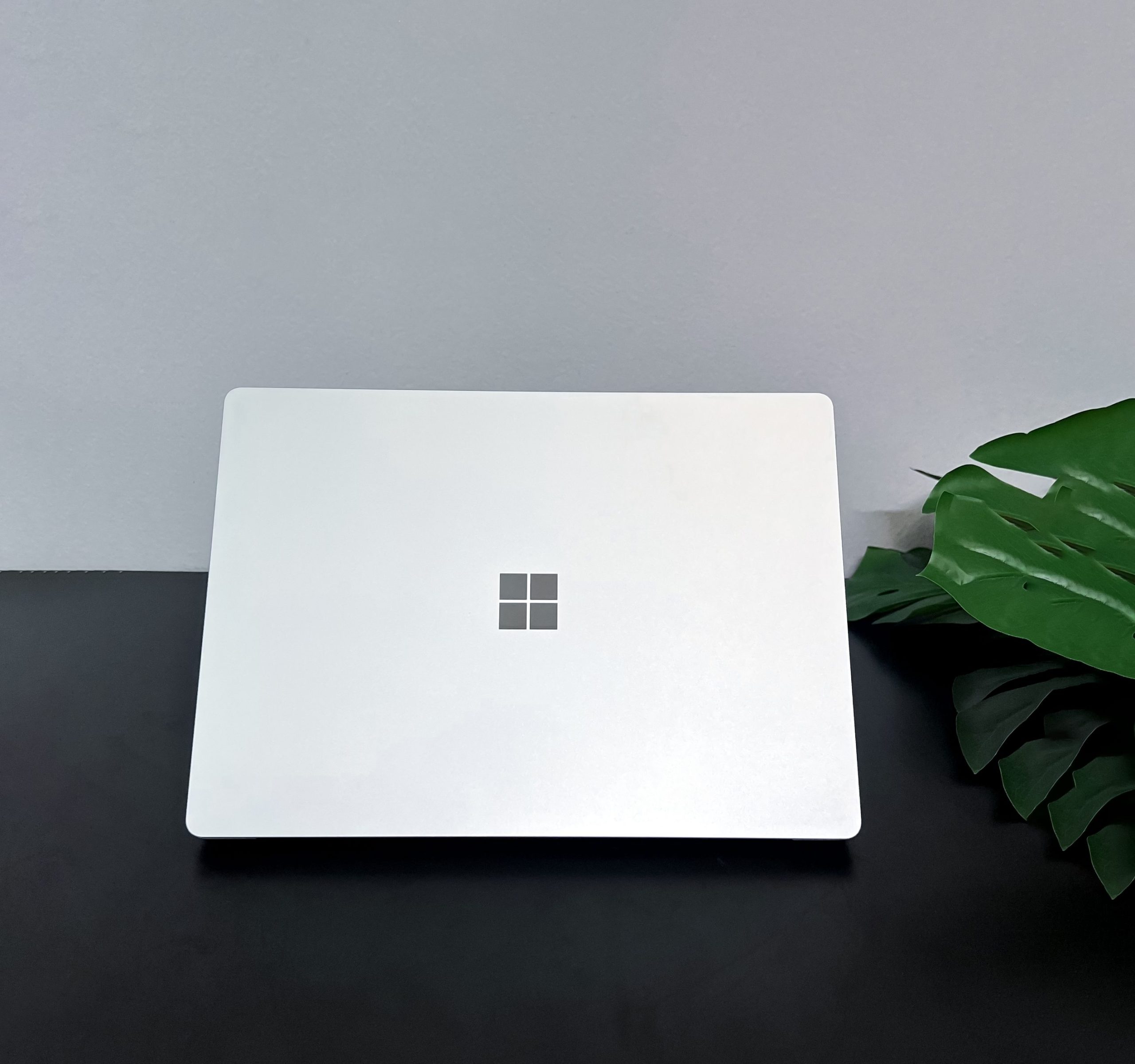 Surface Laptop Gen 2 ໜ້າຈໍ 2K ສຳພັດ - Core i7/Ram 16GB/SSD 512GB