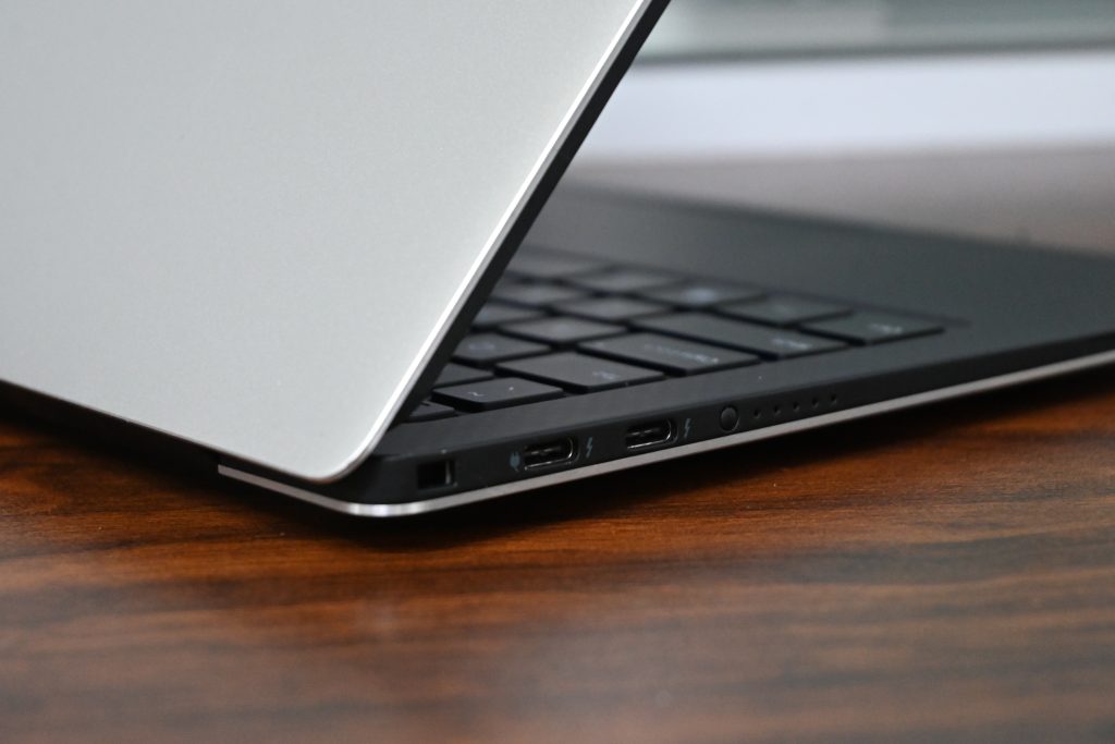 Dell XPS 13 9370 Ports Right