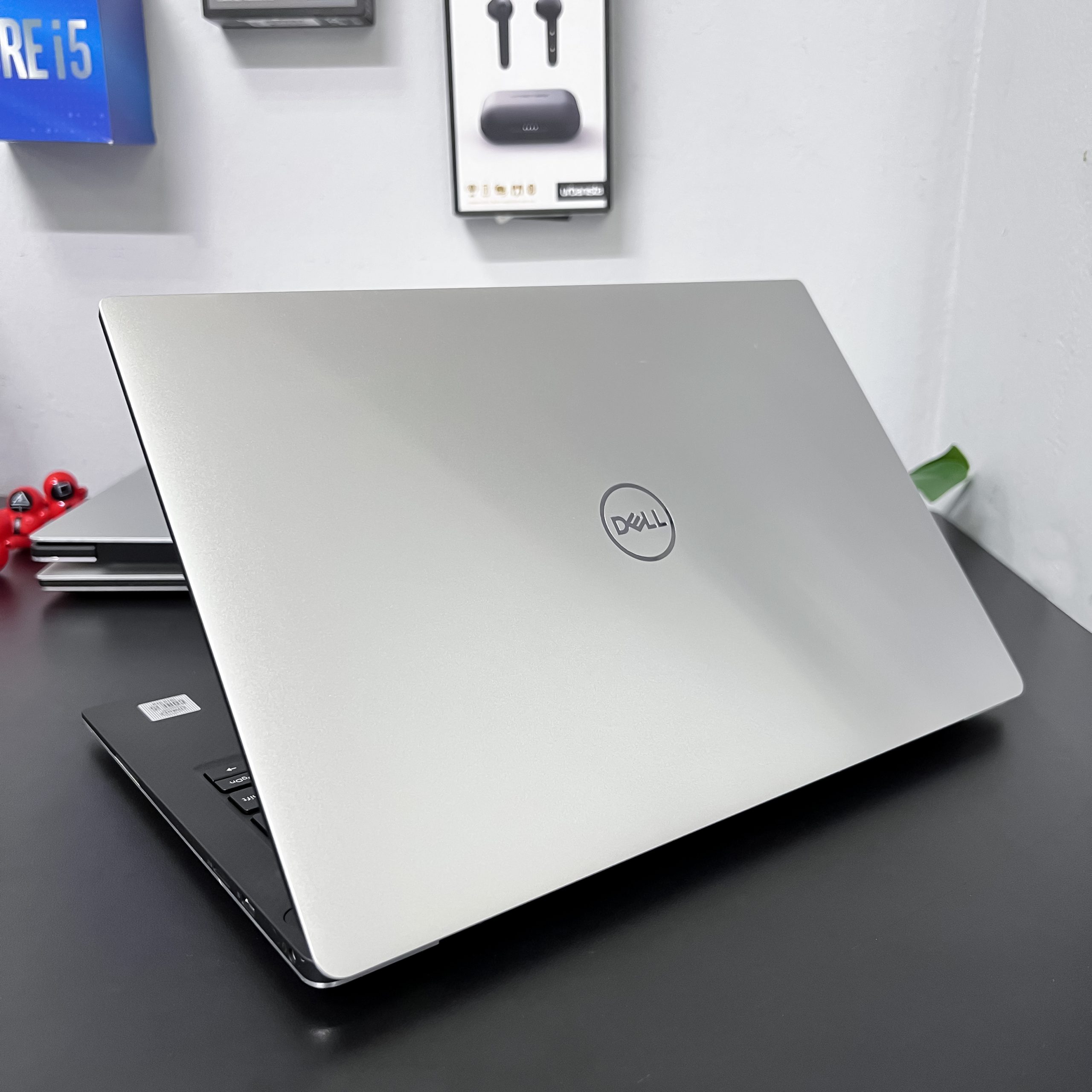 Dell XPS 13 7390 - Laptop ສຳລັບນັກທຸລະກິດລະດັບສູງ, ບາງເບົາ