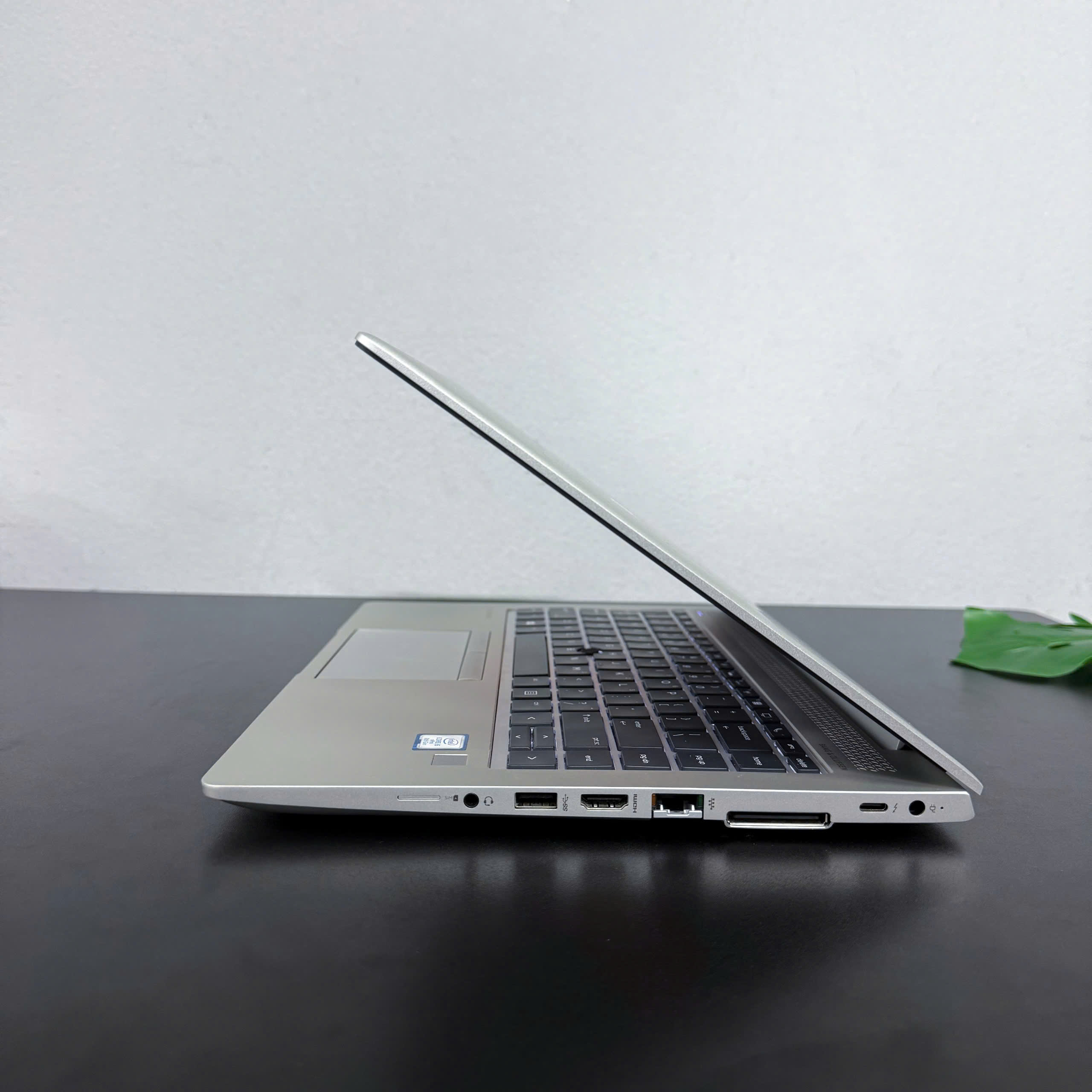 Laptop HP Elitebook 840 G6 VGA ແຍກ 2GB - ມີລາຍນິ້ວມື