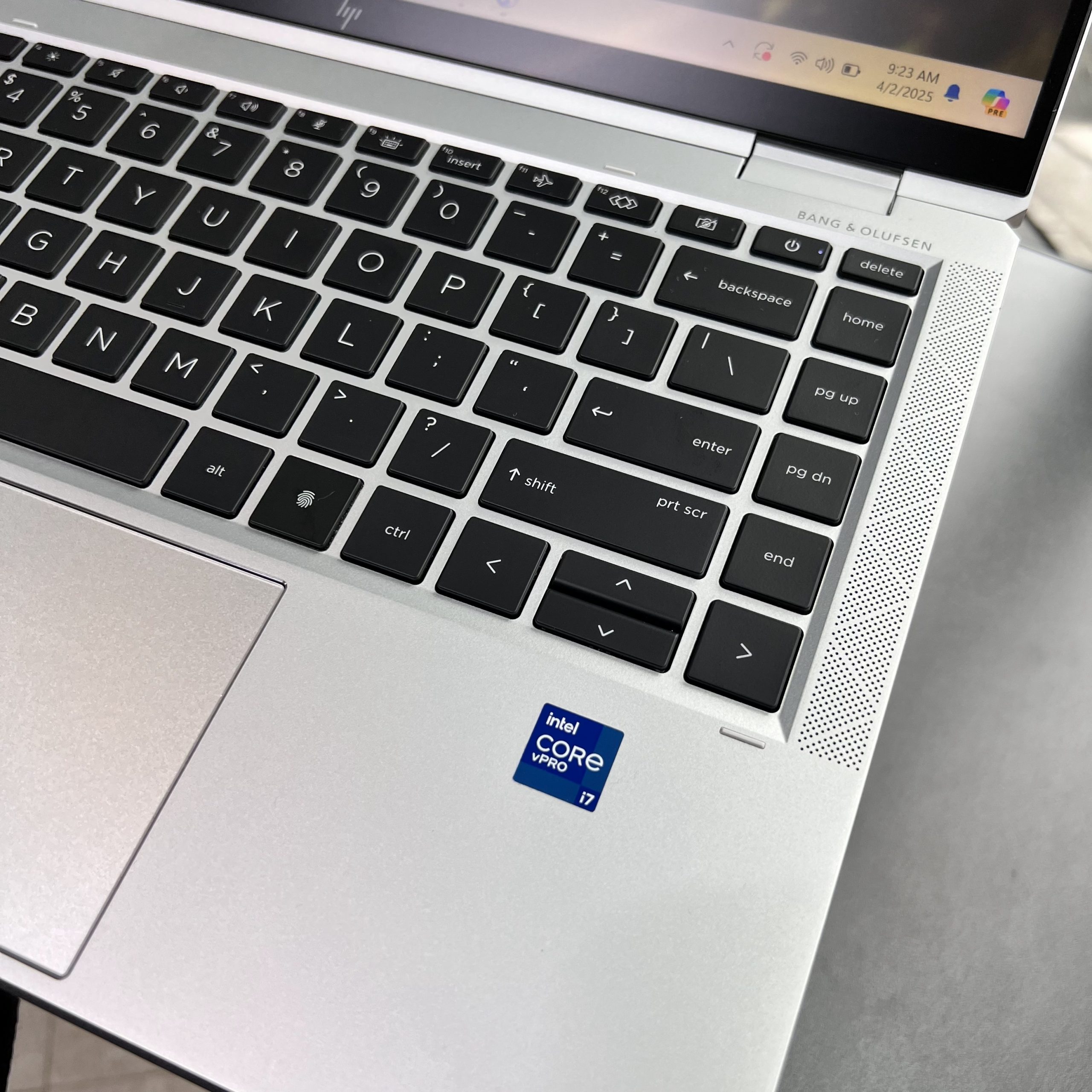 HP EliteBook 1040 G8 x360 - ຊັ້ນສູງ, ມີກຳລັງ ກັບ Core i7 Gen 11
