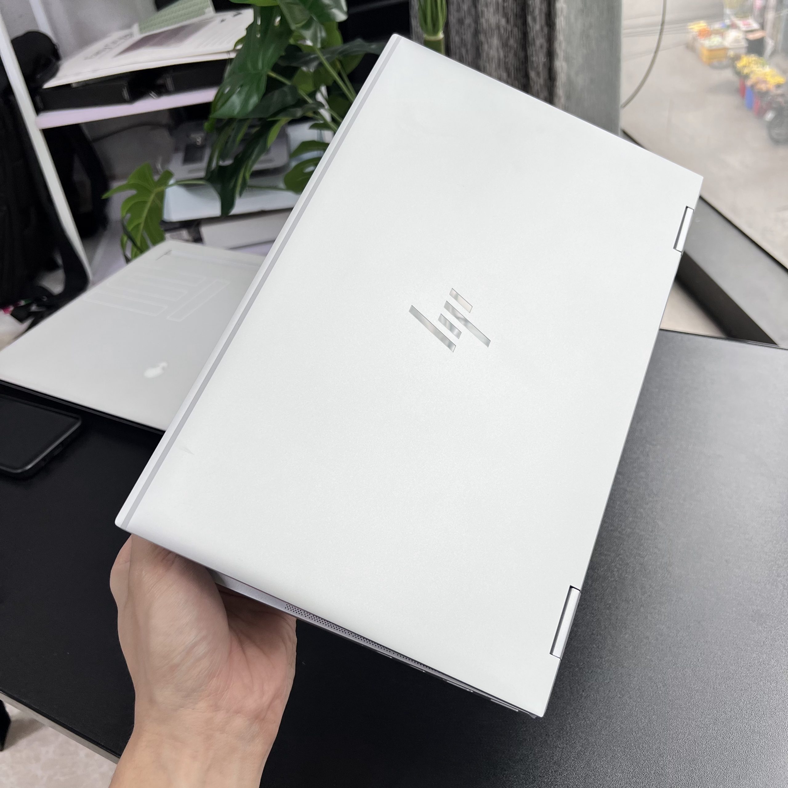 HP EliteBook 1040 G8 x360 - ຊັ້ນສູງ, ມີກຳລັງ ກັບ Core i7 Gen 11