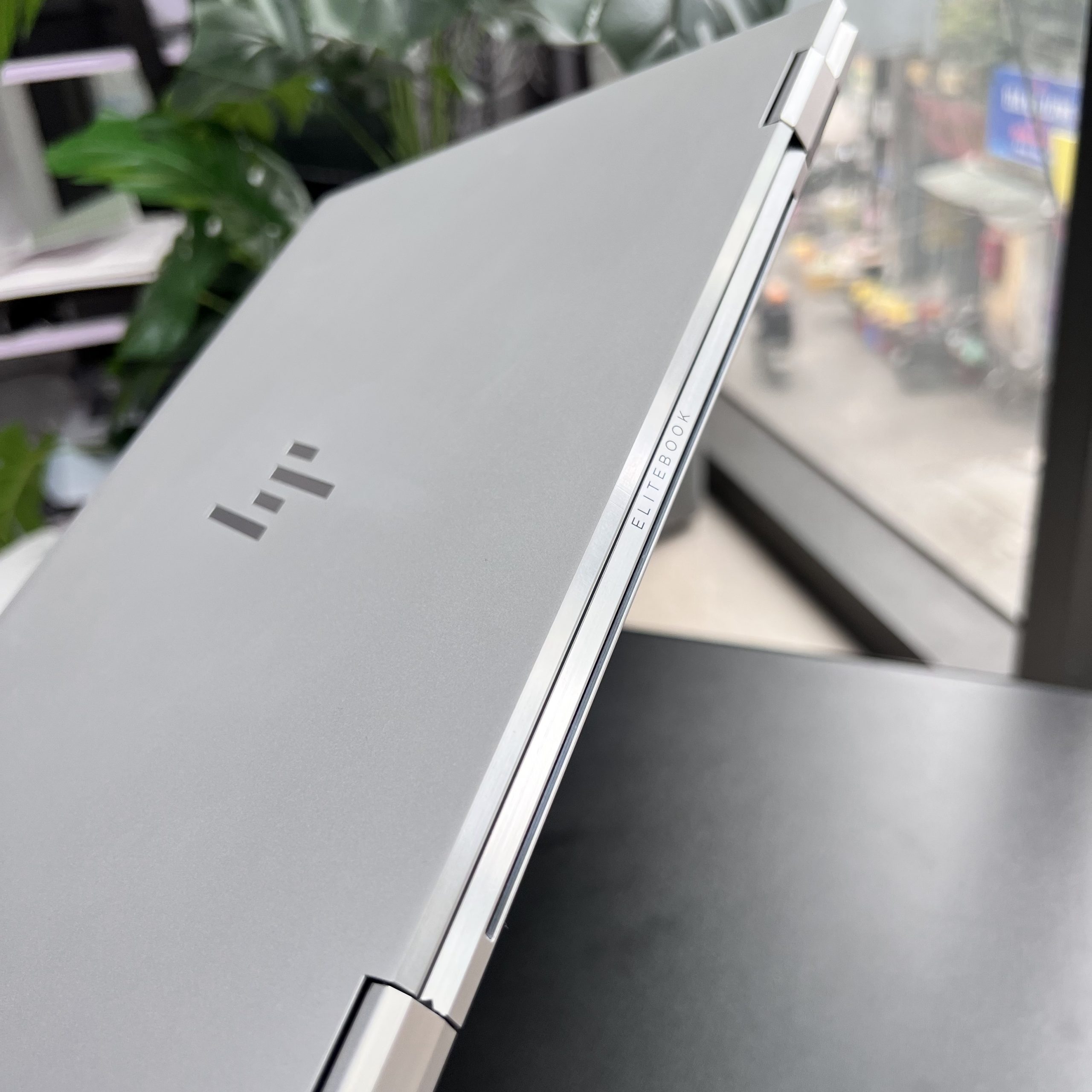 HP EliteBook 1040 G8 x360 - ຊັ້ນສູງ, ມີກຳລັງ ກັບ Core i7 Gen 11