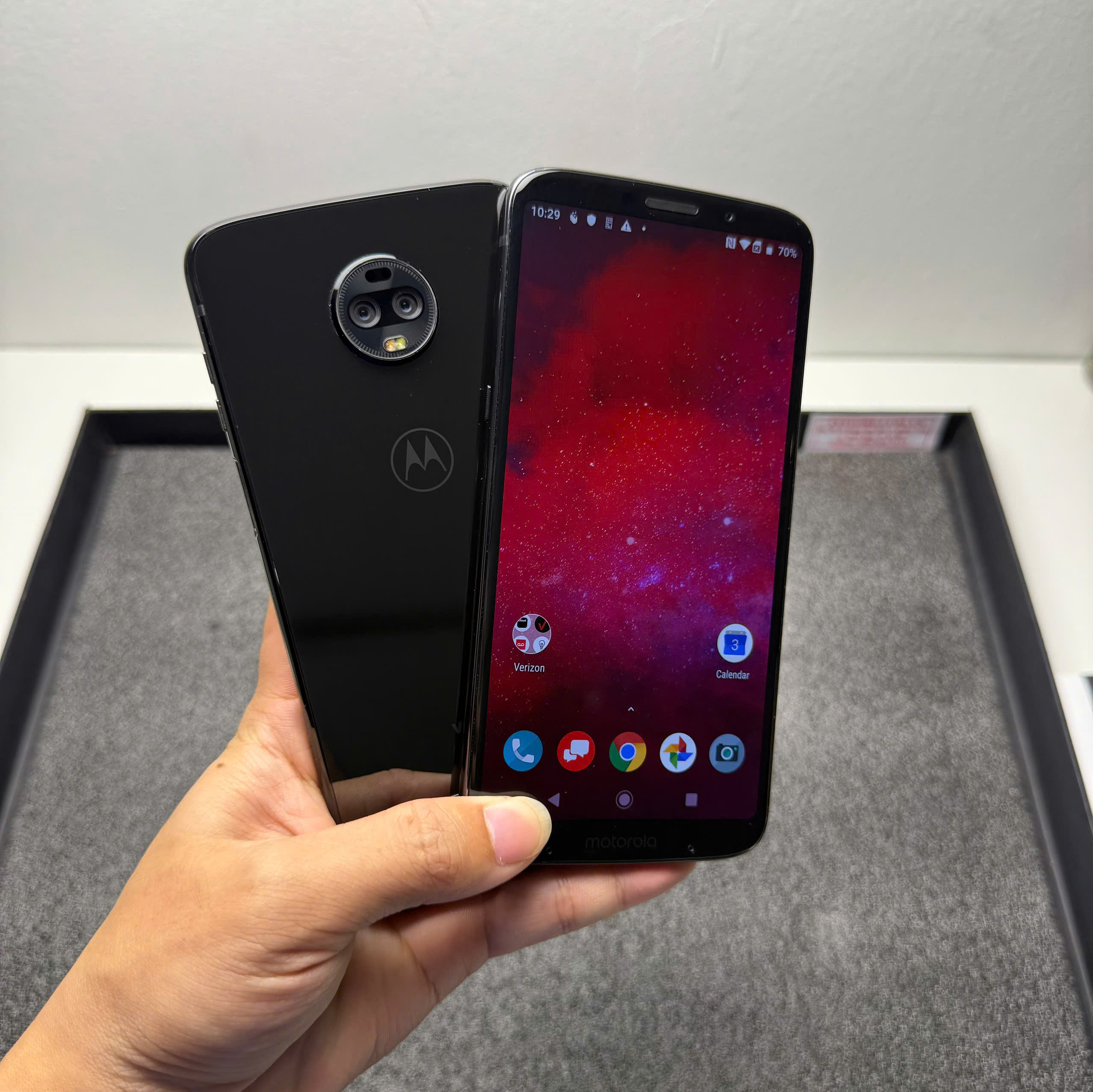 Motorola Z3: ດີໄຊບາງ, ປະສິດທິພາບແຂງແຮງ, ແລະ ຄວາມສາມາດຂະຫຍາຍໄດ້ຢ່າງບໍ່ຈໍາກັດ