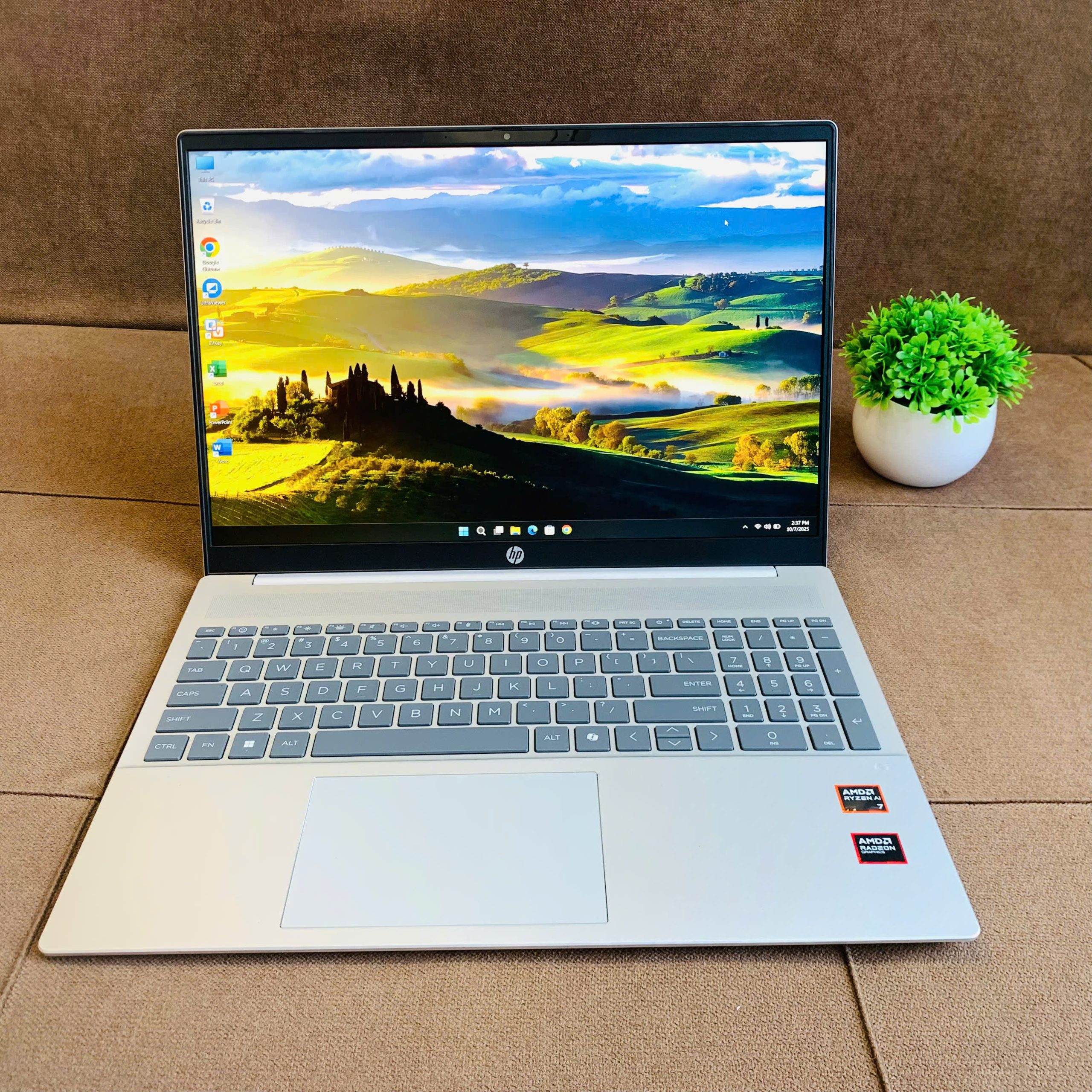 HP OmniBook 5 Laptop 16 2025 - ແລັບທັອບ AI ແຮງ ໃຊ້ງານລື່ນໄຫຼ