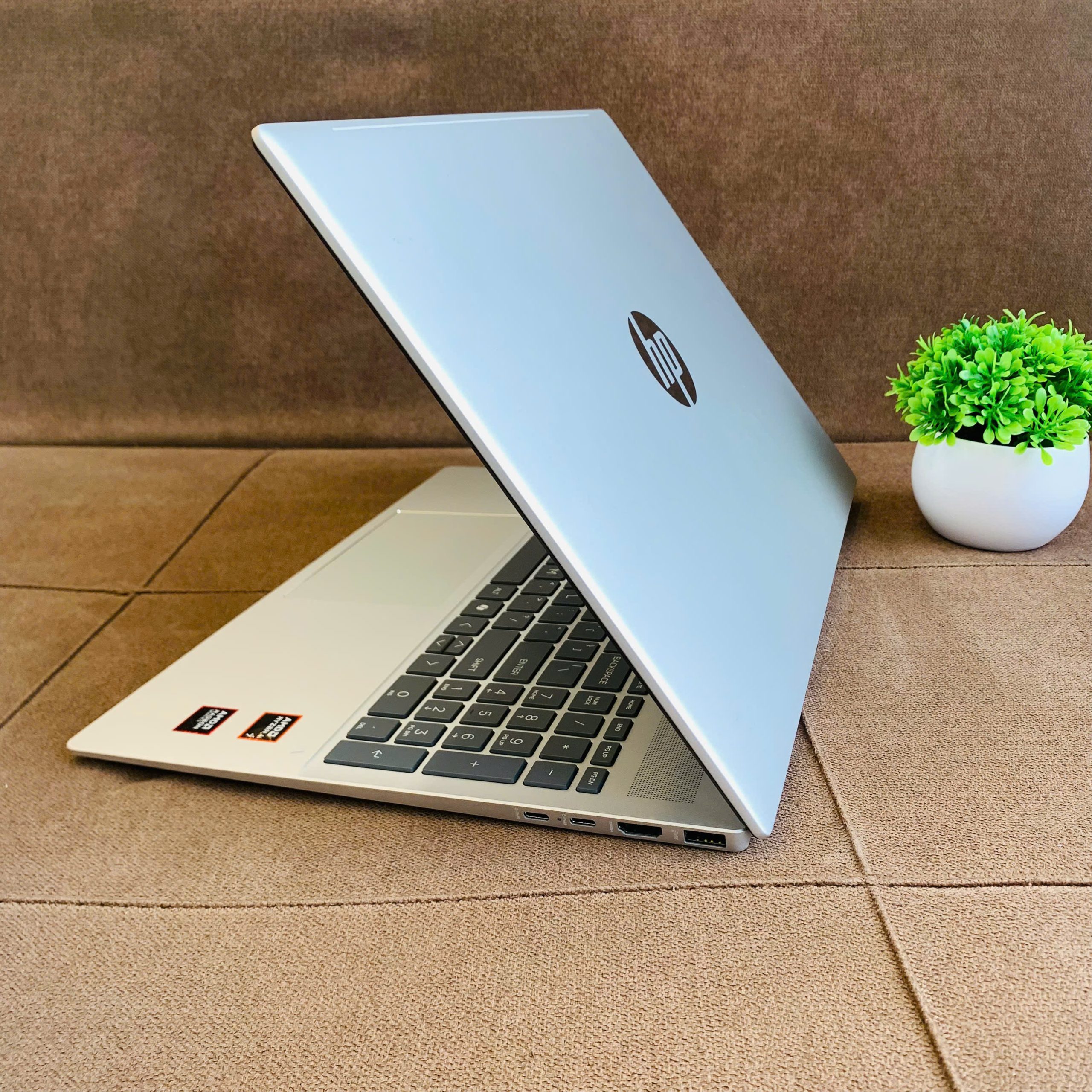 HP OmniBook 5 Laptop 16 2025 - ແລັບທັອບ AI ແຮງ ໃຊ້ງານລື່ນໄຫຼ