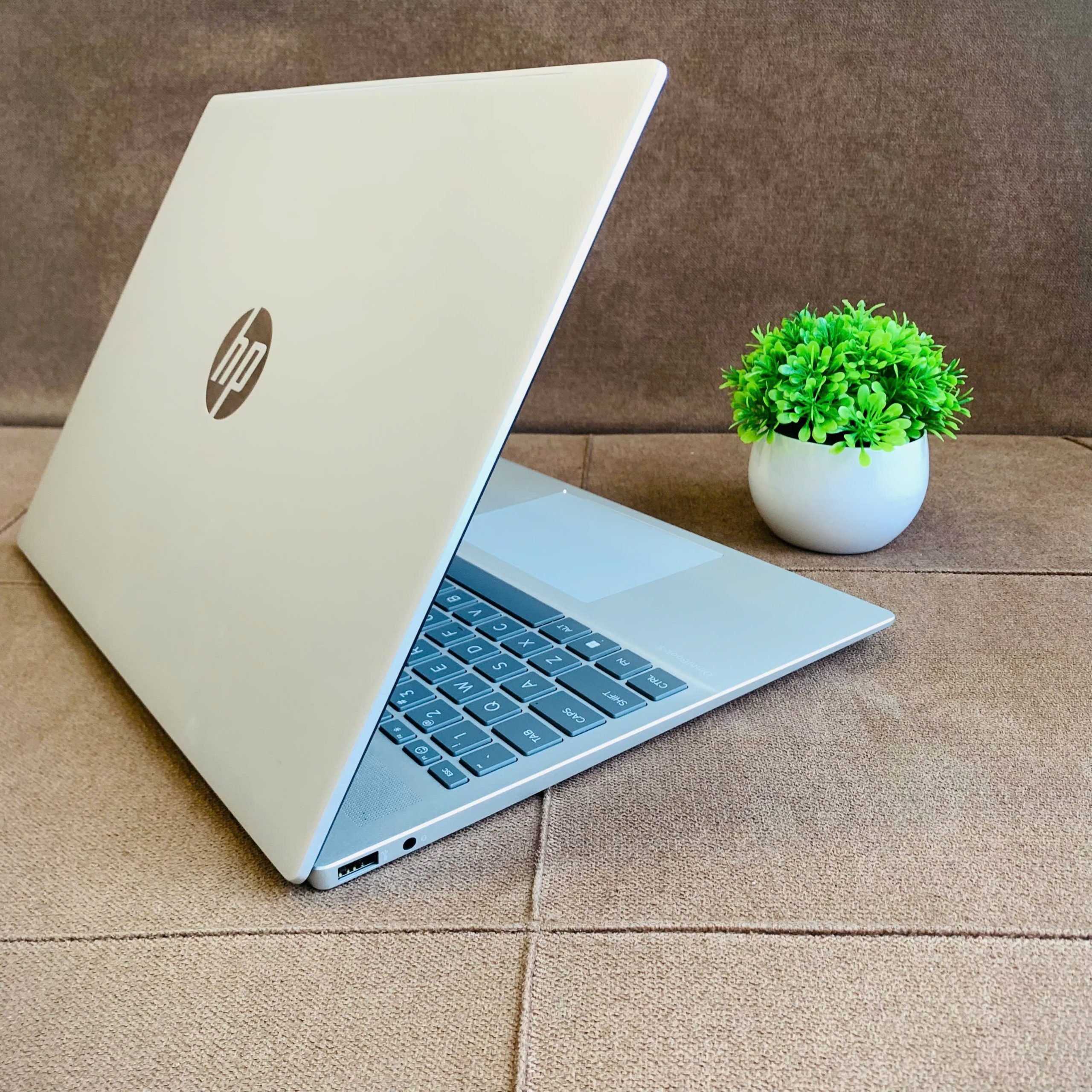 HP OmniBook 5 Laptop 16 2025 - ແລັບທັອບ AI ແຮງ ໃຊ້ງານລື່ນໄຫຼ