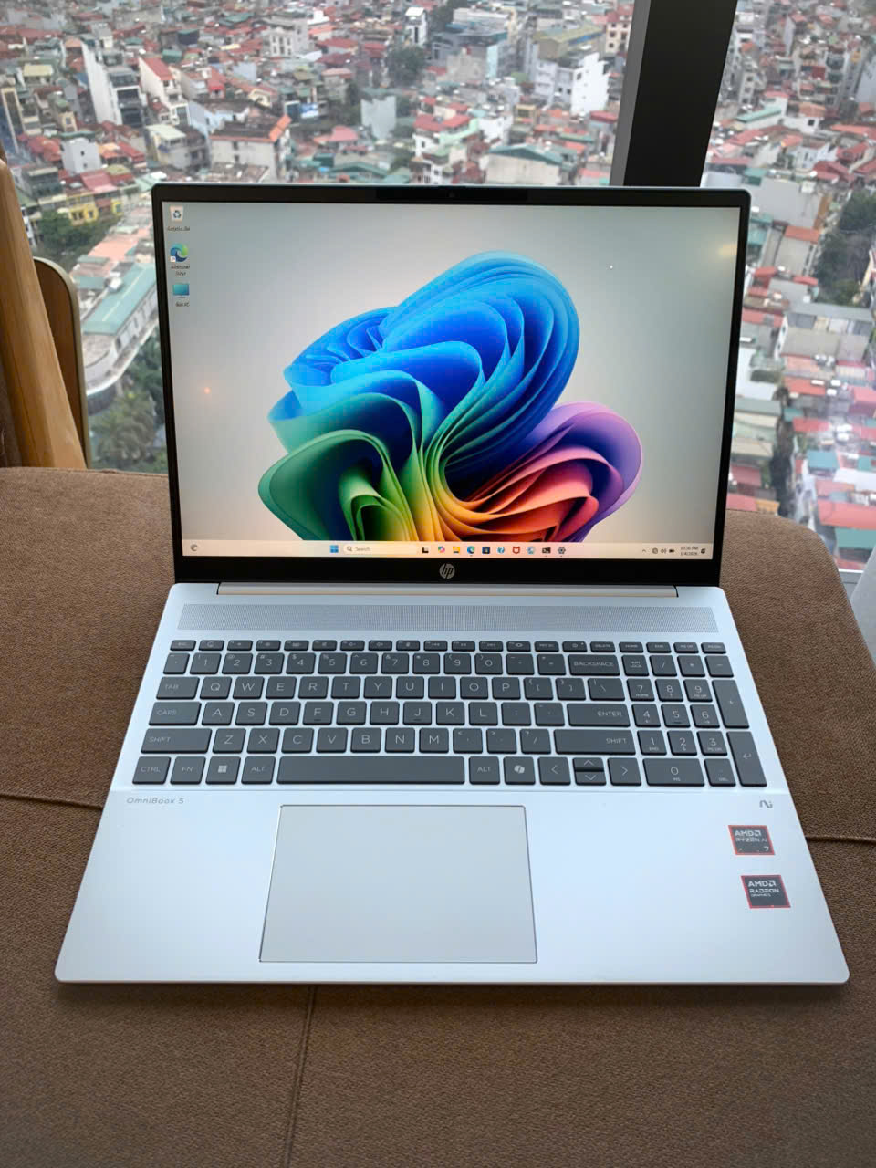 HP OmniBook 5 Laptop 16 2025 - ແລັບທັອບ AI ແຮງ ໃຊ້ງານລື່ນໄຫຼ